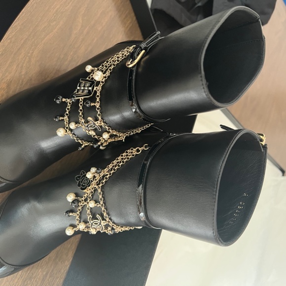 Chanel Black 20a Cc Dainty Charm Zip Boots/Booties - Picture 7 of 10